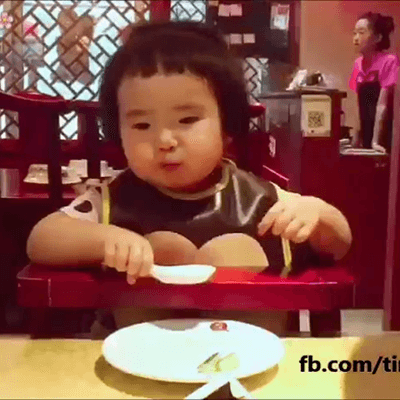 Video: Cô bé tóc bát úp tiếp tục "đốn tim" cộng đồng mạng vì ăn quá ngoan quá khỏe 3