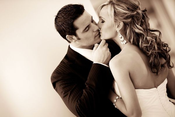 Vô vàn lợi ích từ những nụ hôn và cái ôm 40 Vô vàn lợi ích từ những nụ hôn và cái ôm 12