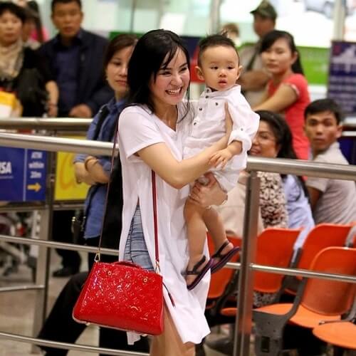 Vy Oanh cùng chồng và con trai về nước sau 2 năm vắng bóng 13