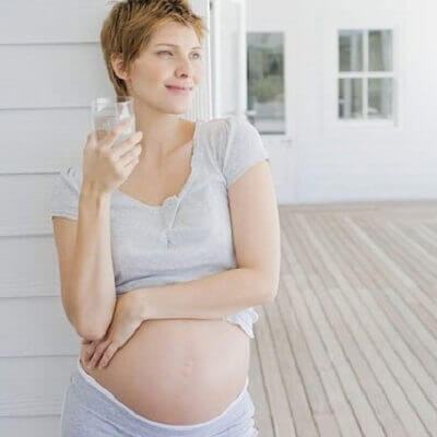 Bà bầu uống nước đá được không nhỉ? 4