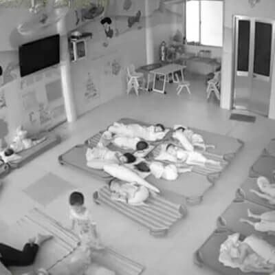 Bạo hành trẻ em, 2 cô giáo mầm non bị thôi việc 4