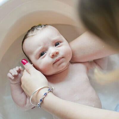Mách mẹ cách tắm cho trẻ trong mùa đông 5