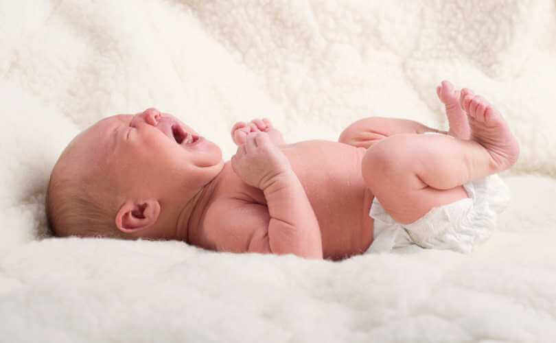 bé sơ sinh bị táo bón