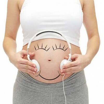 Cách chọn tai nghe cho bà bầu an toàn với thính lực của bé 5