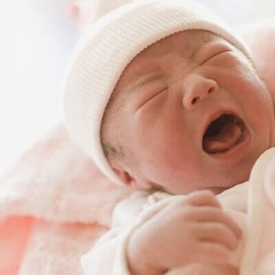 6 cách đốt vía cho trẻ sơ sinh hết khóc bất thường 4