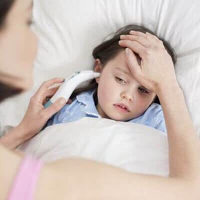 5 mẹo hạ sốt cho trẻ bằng phương pháp dân gian 3