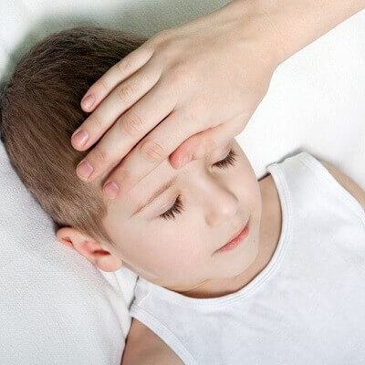 Mách nhỏ bố mẹ cách xử lý khi trẻ bị trúng gió 3