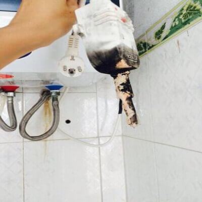 Nghệ An: Nữ sinh lớp 7 tử vong do điện giật lúc tắm 4