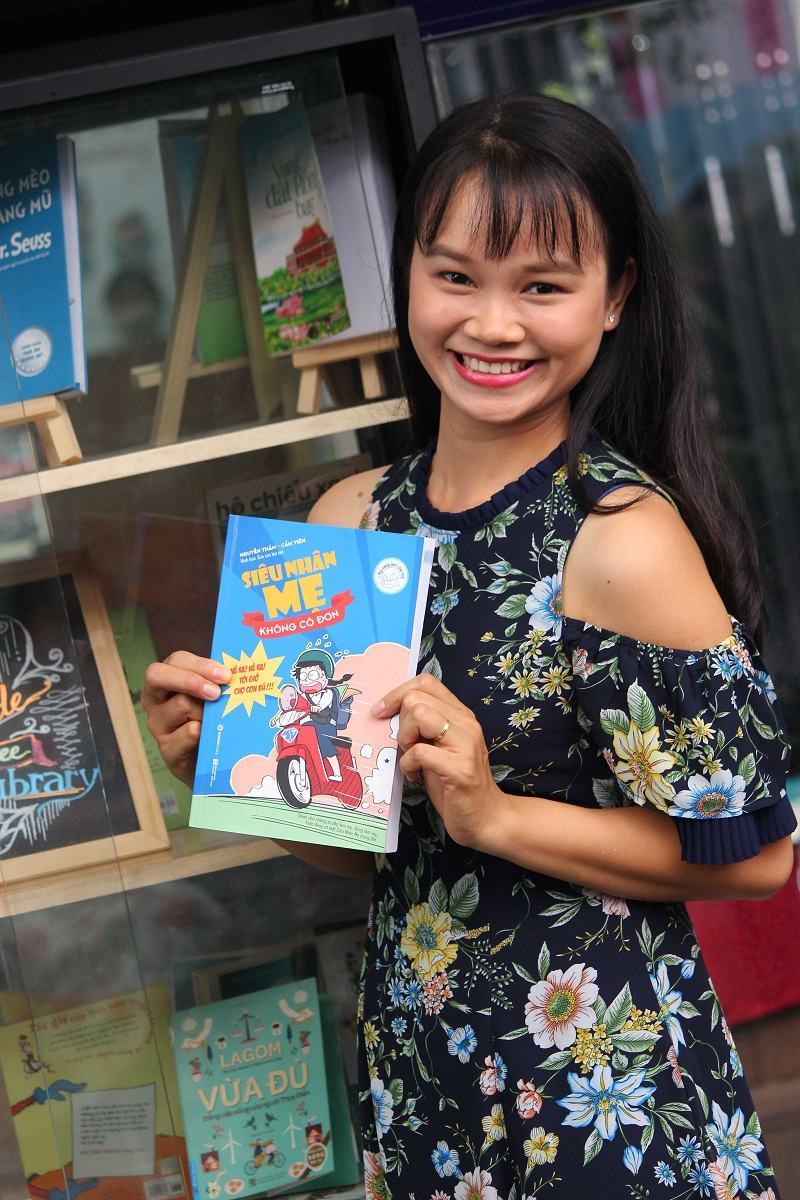 Hai nhà báo nữ trẻ tuổi ra mắt sách "Siêu Nhân Mẹ không cô đơn" mừng ngày 21/6 và 28/6 19 Siêu Nhân Mẹ không cô đơn