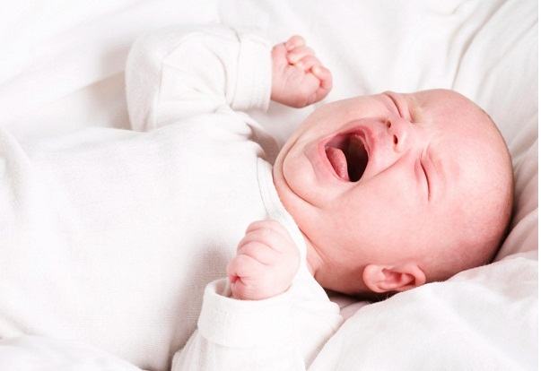 Cách dỗ bé nín khóc hiệu quả mẹ nên áp dụng 3