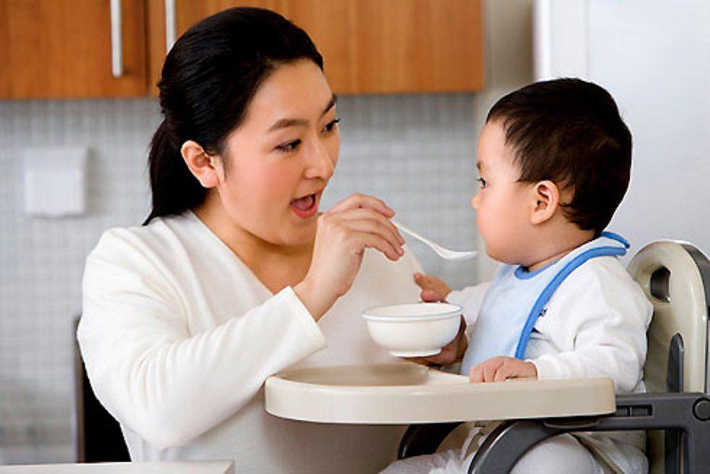 Cách giúp trẻ hết biếng ăn