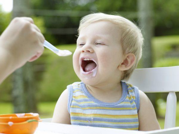 Chăm sóc trẻ sinh non: Tác hại khi cho trẻ ăn dặm sớm 5
