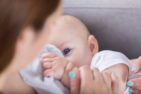 Cách chữa bị sốt khi trẻ mọc răng hiệu quả mẹ nên áp dụng 33 Cách chữa bị sốt khi trẻ mọc răng hiệu quả mẹ nên áp dụng 5