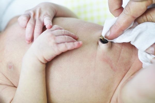 Mách mẹ cách chăm sóc rốn trẻ sơ sinh đúng cách và an toàn 35 Mách mẹ cách chăm sóc rốn trẻ sơ sinh đúng cách và an toàn 7