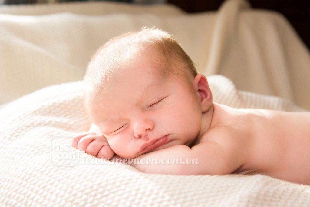 Đổ mồ hôi trộm ở trẻ nhỏ