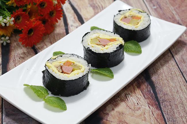Cách làm kimbap không cần mành tre đơn giản mà 'siêu ngon' 3