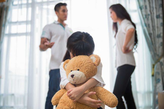 Buồn vì bố mẹ cãi nhau, con ra đi mãi mãi 35 Đừng bao giờ cãi nhau trước mặt con trẻ