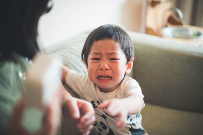 Cha mẹ nuông chiều cho trẻ dùng điện thoại, con trầm cảm 34 cho trẻ dùng điện thoại