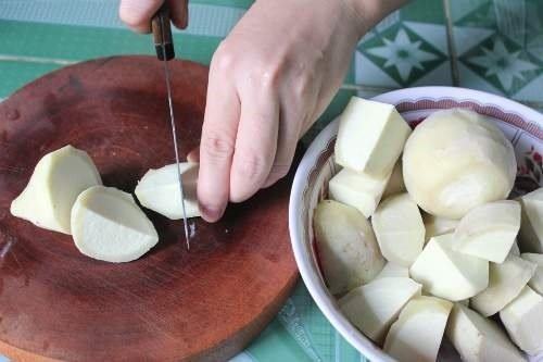 cách nấu canh khoai sọ sườn non