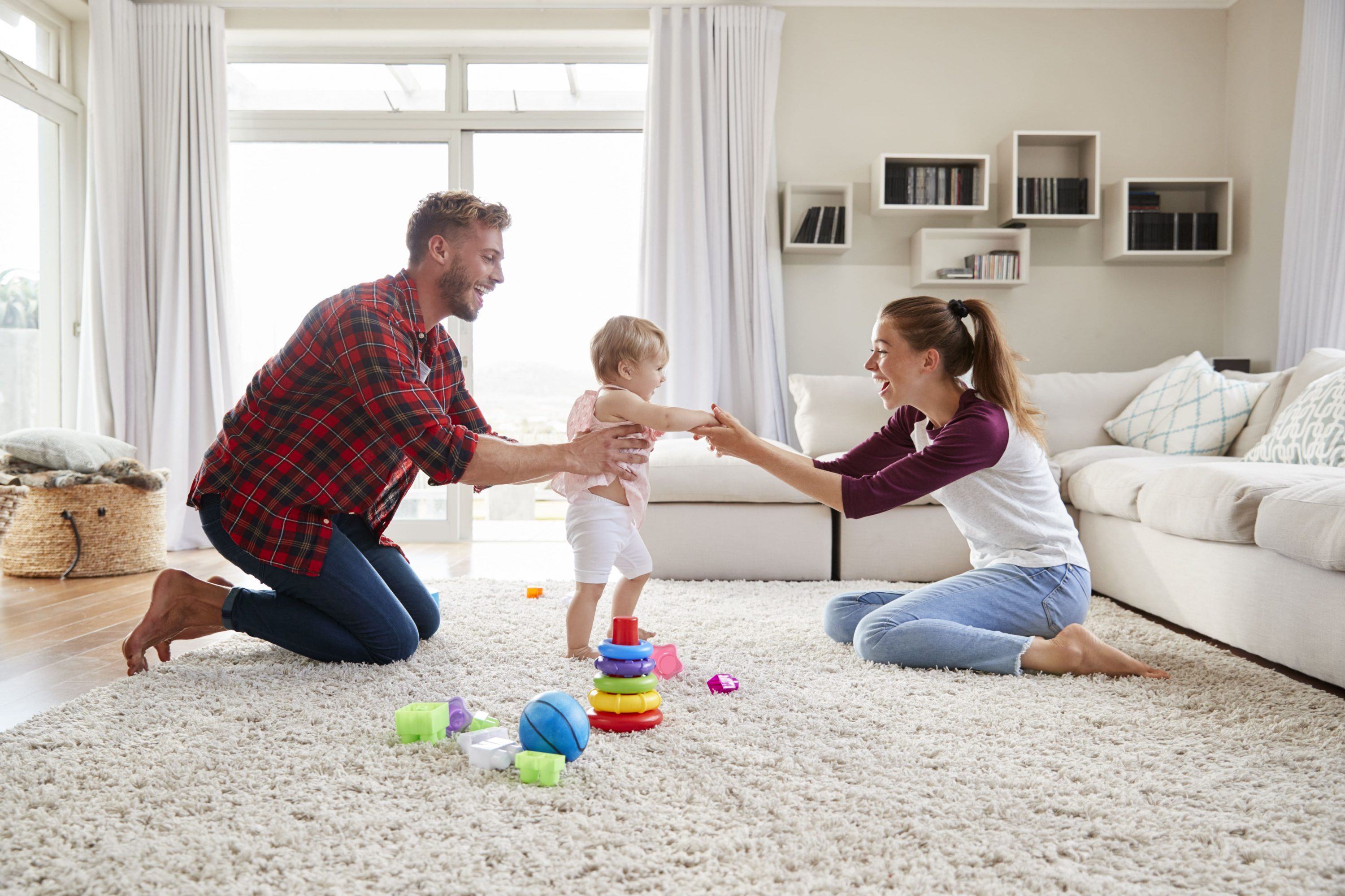 Các dấu mốc phát triển của trẻ sơ sinh trong một năm đầu đời