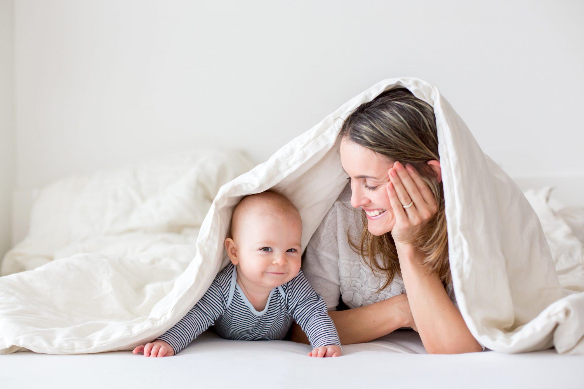 Các dấu mốc phát triển của trẻ sơ sinh trong một năm đầu đời