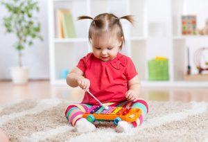 Vì sao đứa trẻ nào cũng thích ôm 1 chú gấu bông cũ mèm? 7