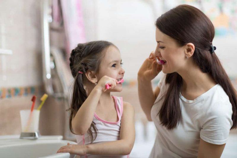 Mẹo khiến bé thích đánh răng hơn mà bố mẹ nên biết 37 bé thích đánh răng2
