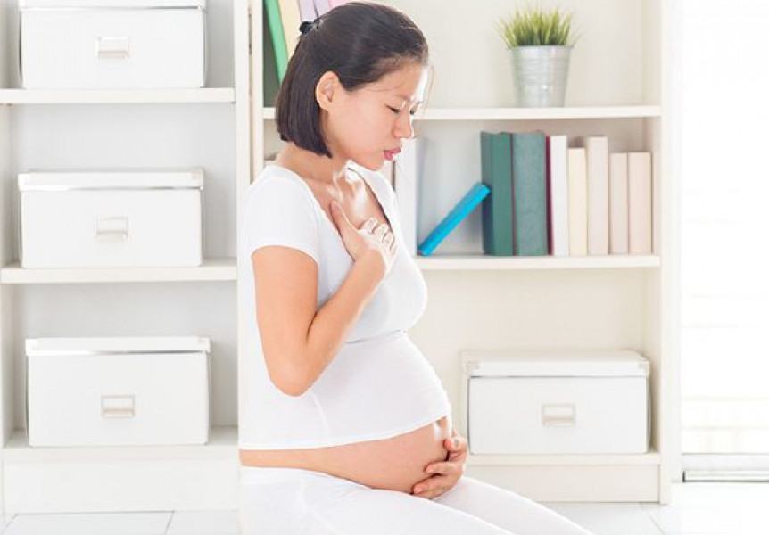 Bà bầu bị tức bụng trên là dấu hiệu gì, có nguy hiểm hay không? 39 bà bầu bị ợ nóng