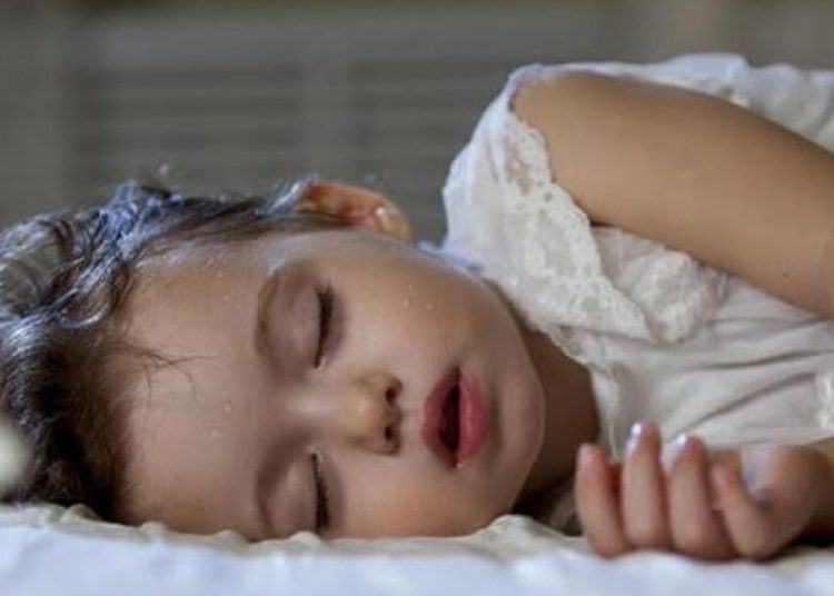 Trẻ ra mồ hôi nhiều khi ngủ - Đừng xem nhẹ 35 Trẻ ra mồ hôi nhiều khi ngủ - Đừng xem nhẹ 7