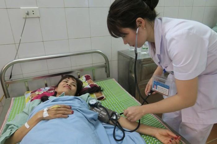 Bệnh viện Đa khoa Hà Đông phẫu thuật thành công cho bệnh nhân có khối u thượng thận lớn nhiều năm 3