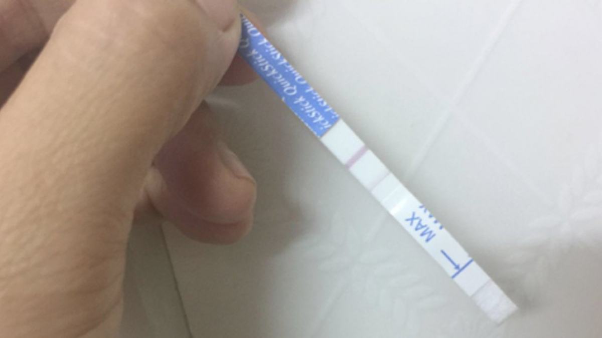 Que thử thai 1 vạch đậm, 1 vạch mờ? 35 que thử thai