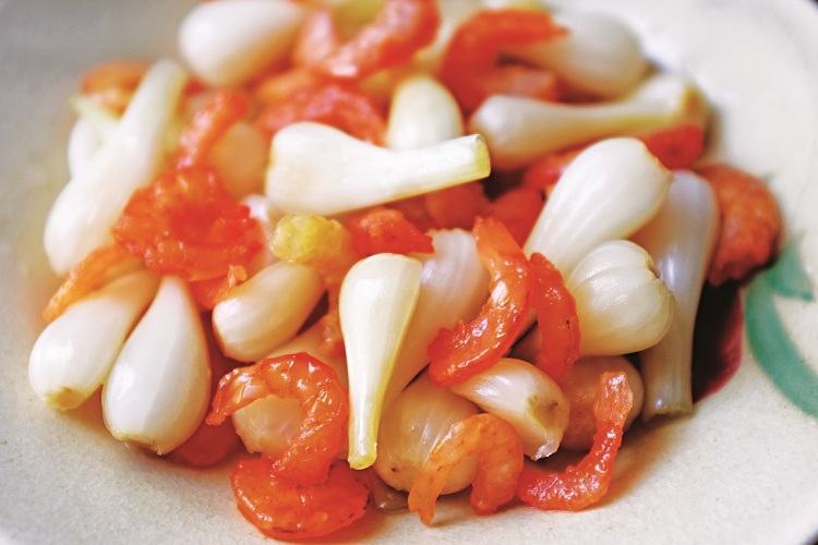 Mách mẹ làm dưa kiệu ngày tết không cần phơi nắng, vừa giòn ngon vừa tiết kiệm thời gian 15 làm kiệu