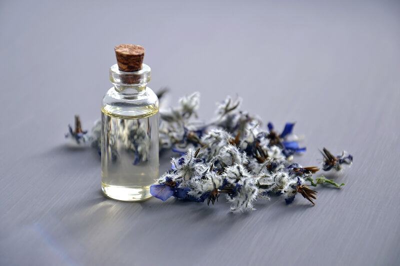 Bỏ túi 10 loại tinh dầu giúp bạn xua tan mệt mỏi và căng thẳng cuộc sống 35 Bỏ túi 10 loại tinh dầu giúp bạn xua tan mệt mỏi và căng thẳng cuộc sống 7