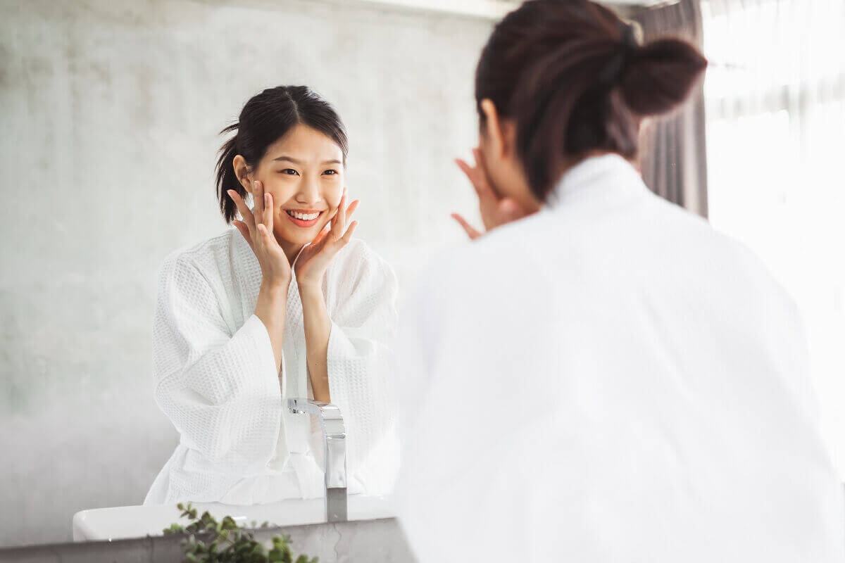 Mỗi sáng đứng trước gương, phụ nữ đừng quên nhắc mình những điều này... 34 phụ nữ hạnh phúc