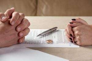 Phát hiện chồng ngoại tình: Có nên ly hôn hay không? 35 Chồng ngoại tình
