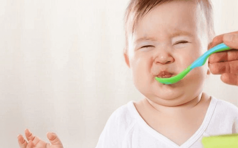 Để bé không khóc khi ăn dặm!