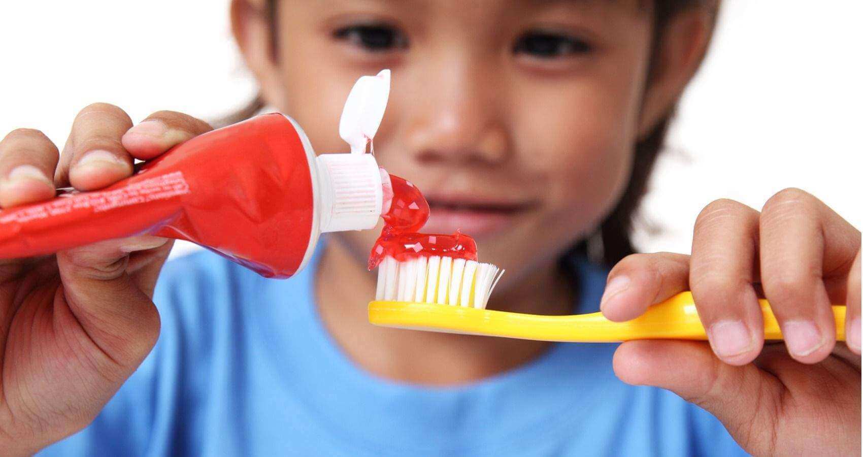 Mách mẹ đoán tính cách của trẻ thông qua cách con lấy kem đánh răng 6