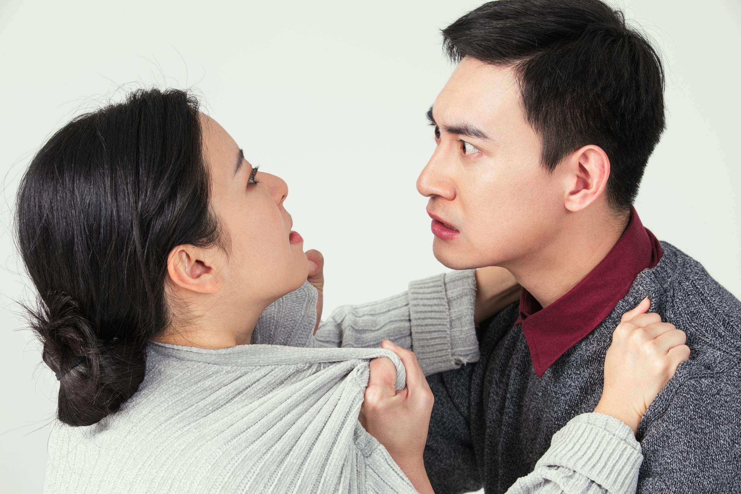 Nhận diện những hành vi được xem là bạo hành gia đình 35 Bạo hành gia đình
