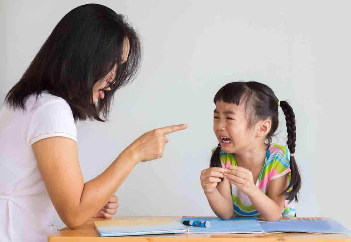Vì sao khoảng cách thế hệ ngày một lớn hơn trong thời hiện đại? 35 khoang-cach-the-he
