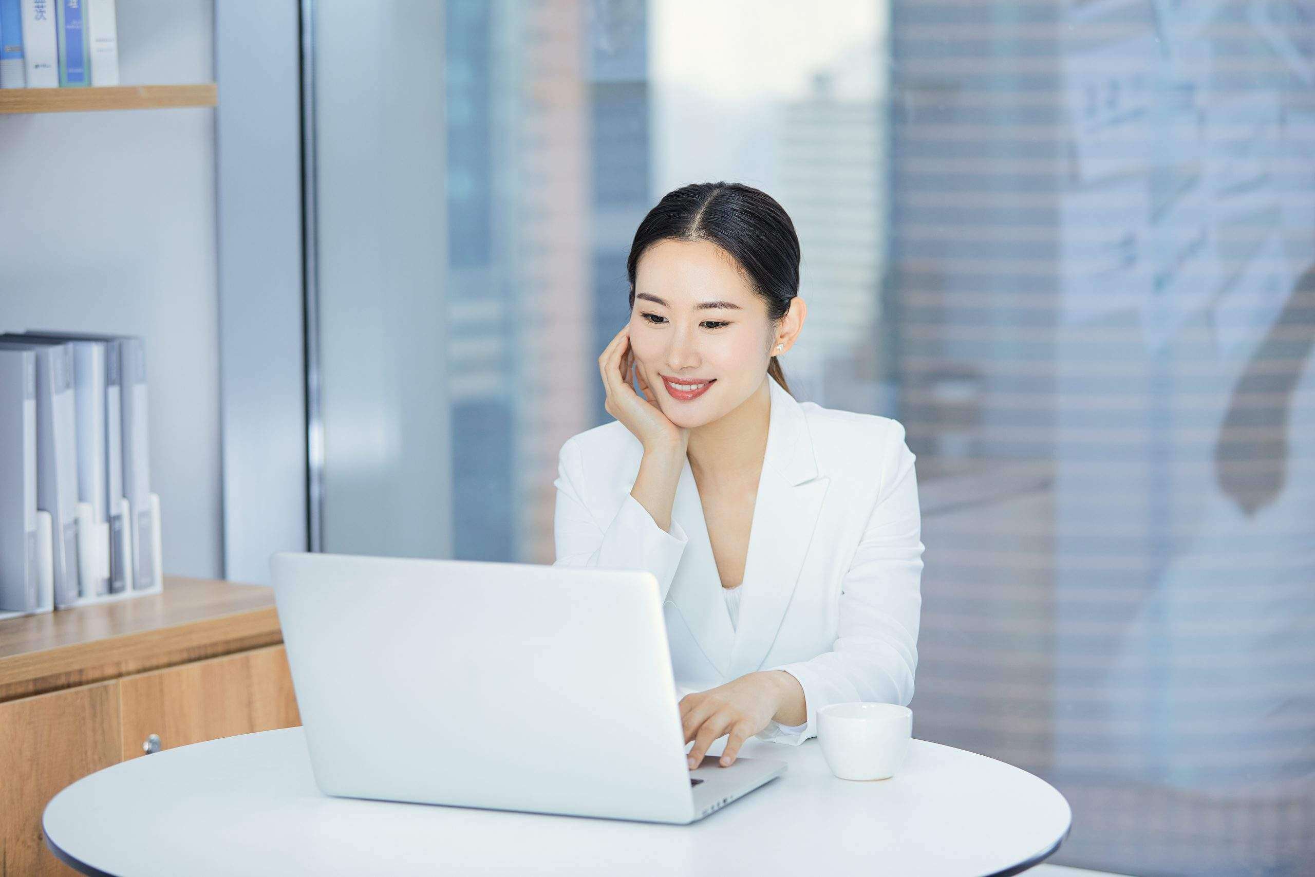 người phụ nữ hiện đại