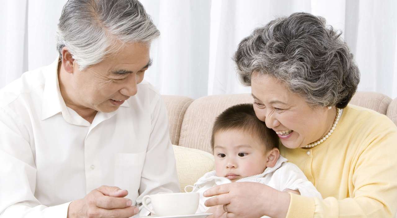 hãy để mẹ chồng có nhiều thời gian tiếp xúc với con của bạn