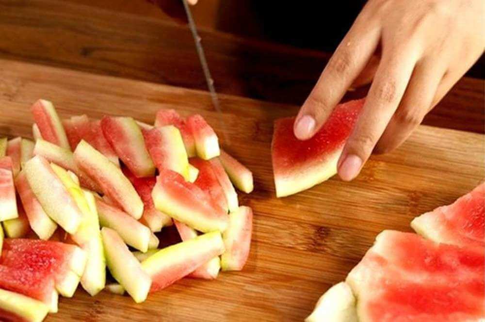 làm gỏi bơ kết hợp dưa hấu