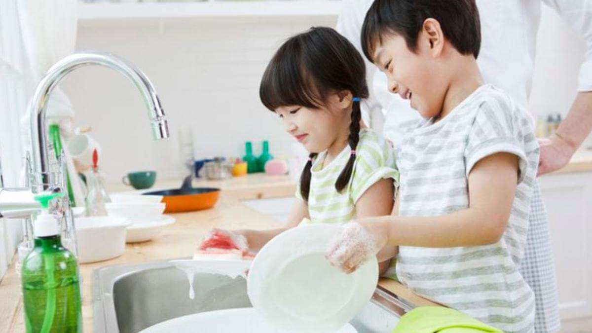 5 cách dạy con tự lập từ sớm, bố mẹ nên áp dụng ngay 15 yêu cầu con làm việc nhà