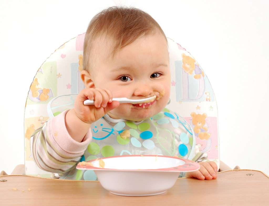 5 cách dạy con tự lập từ sớm, bố mẹ nên áp dụng ngay 16 cho con tự ăn