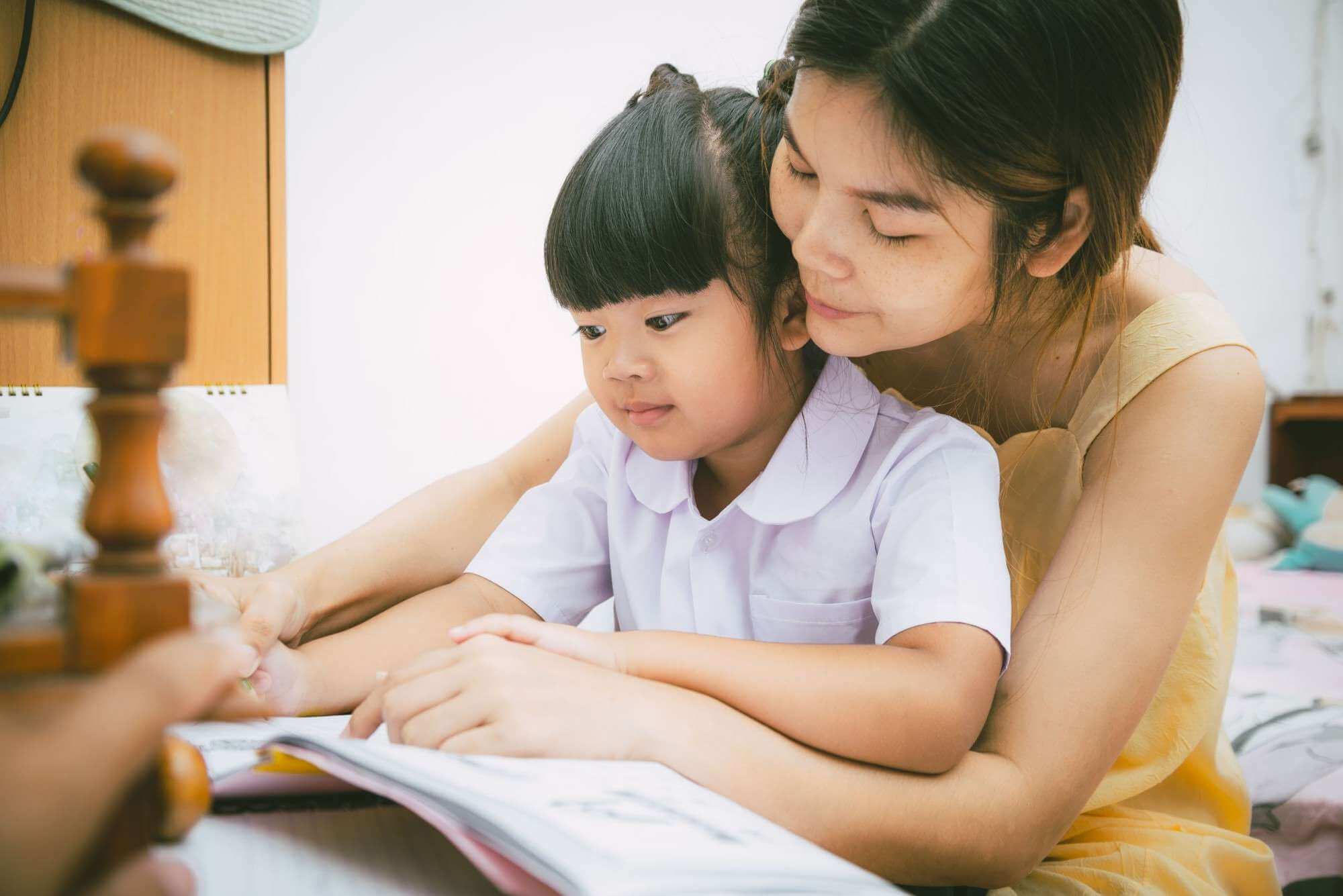Dạy bé học, người giỏi giang đến mấy cũng có khi "chịu thua" 35 dạy bé học bài mỗi tối