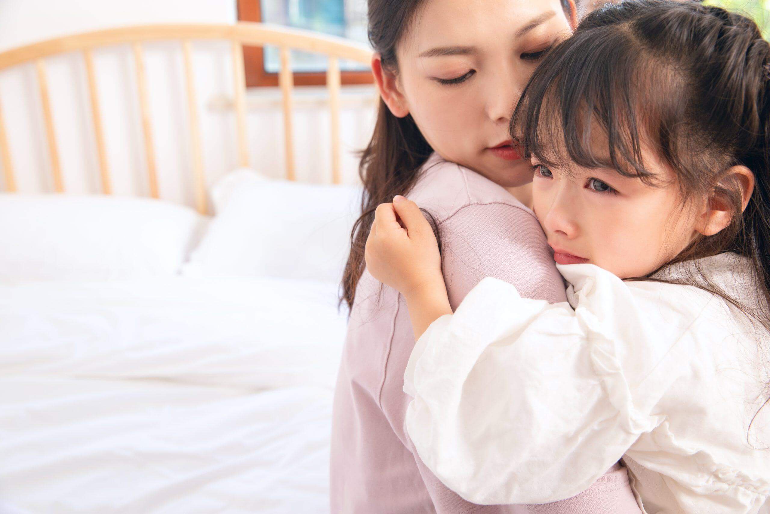 trẻ bị bạo hành gia đình