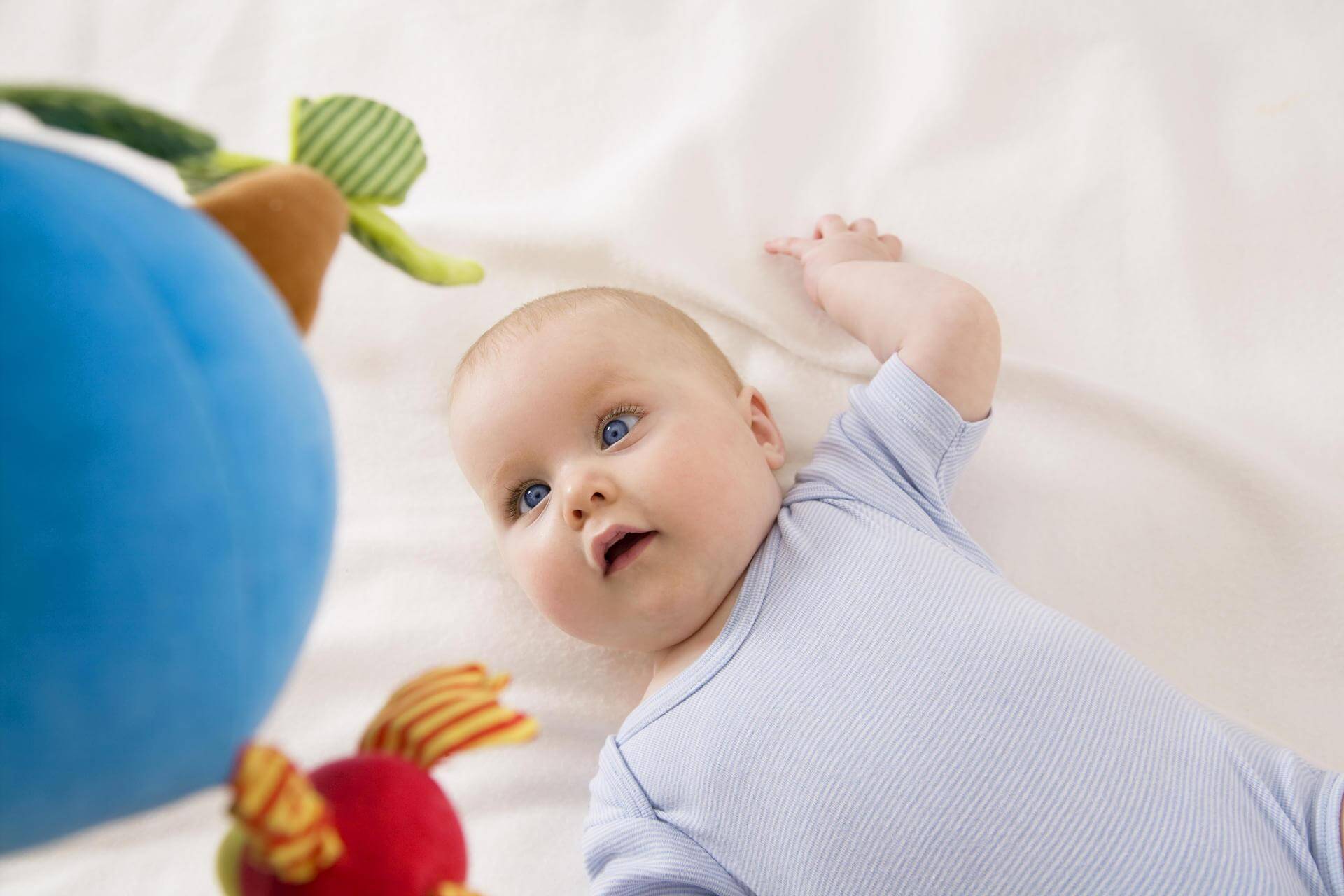 Tâm lý trẻ 3 tháng tuổi, ba mẹ nhất định phải biết để giúp con phát triển toàn diện 14 trẻ 3 tháng tuổi