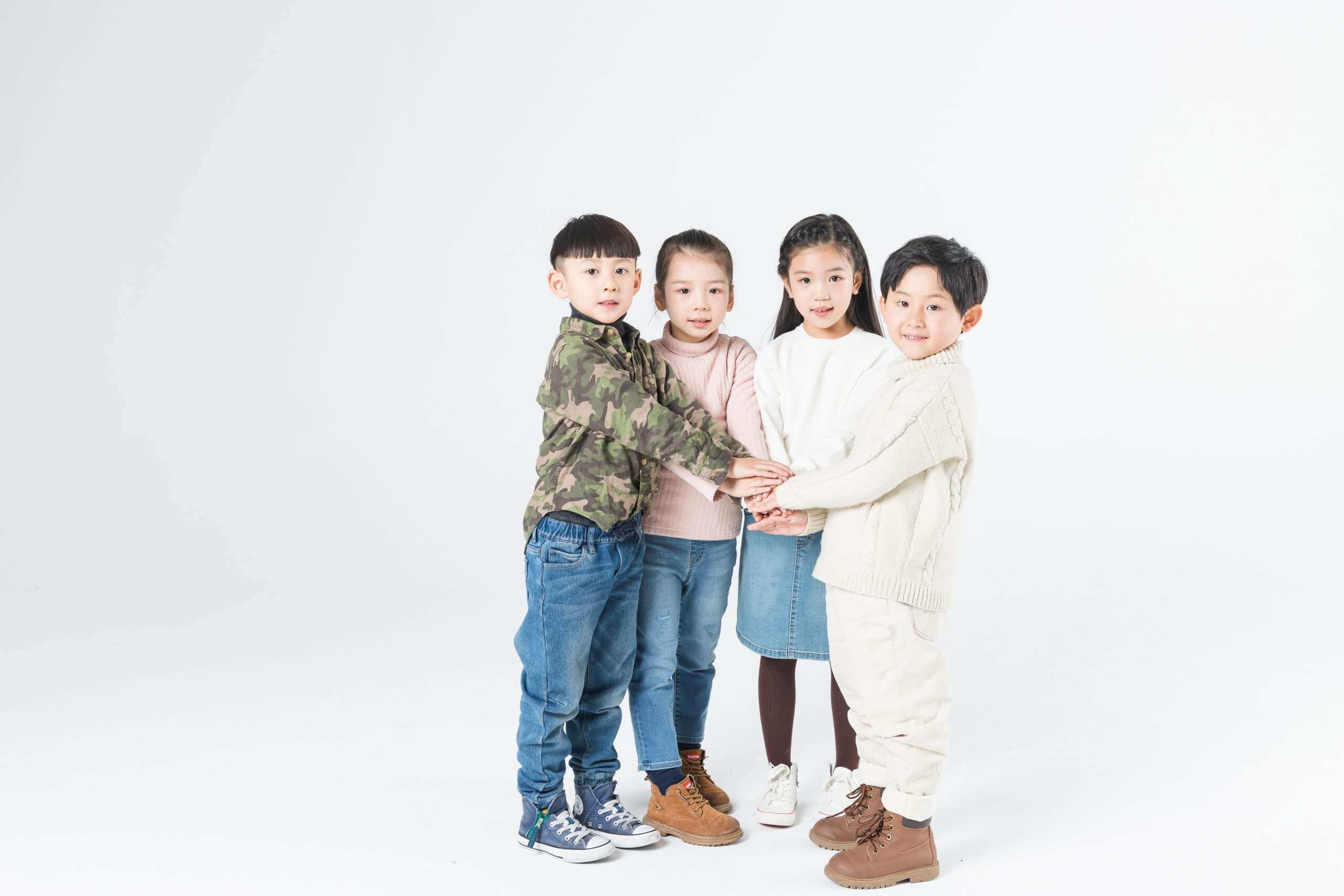 Tâm lý trẻ 8 tuổi: Hiểu con yêu từ những thay đổi nhỏ nhất 18 trẻ em kết bạn với nhau