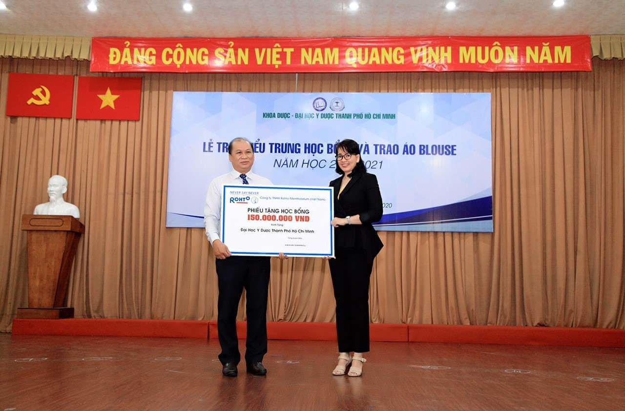 Trao học bổng và mổ mắt miễn phí – hoạt động mang giá trị thiết thực từ Rohto-Mentholatum Việt Nam 37 Trao học bổng và mổ mắt miễn phí – hoạt động mang giá trị thiết thực từ Rohto-Mentholatum Việt Nam 8