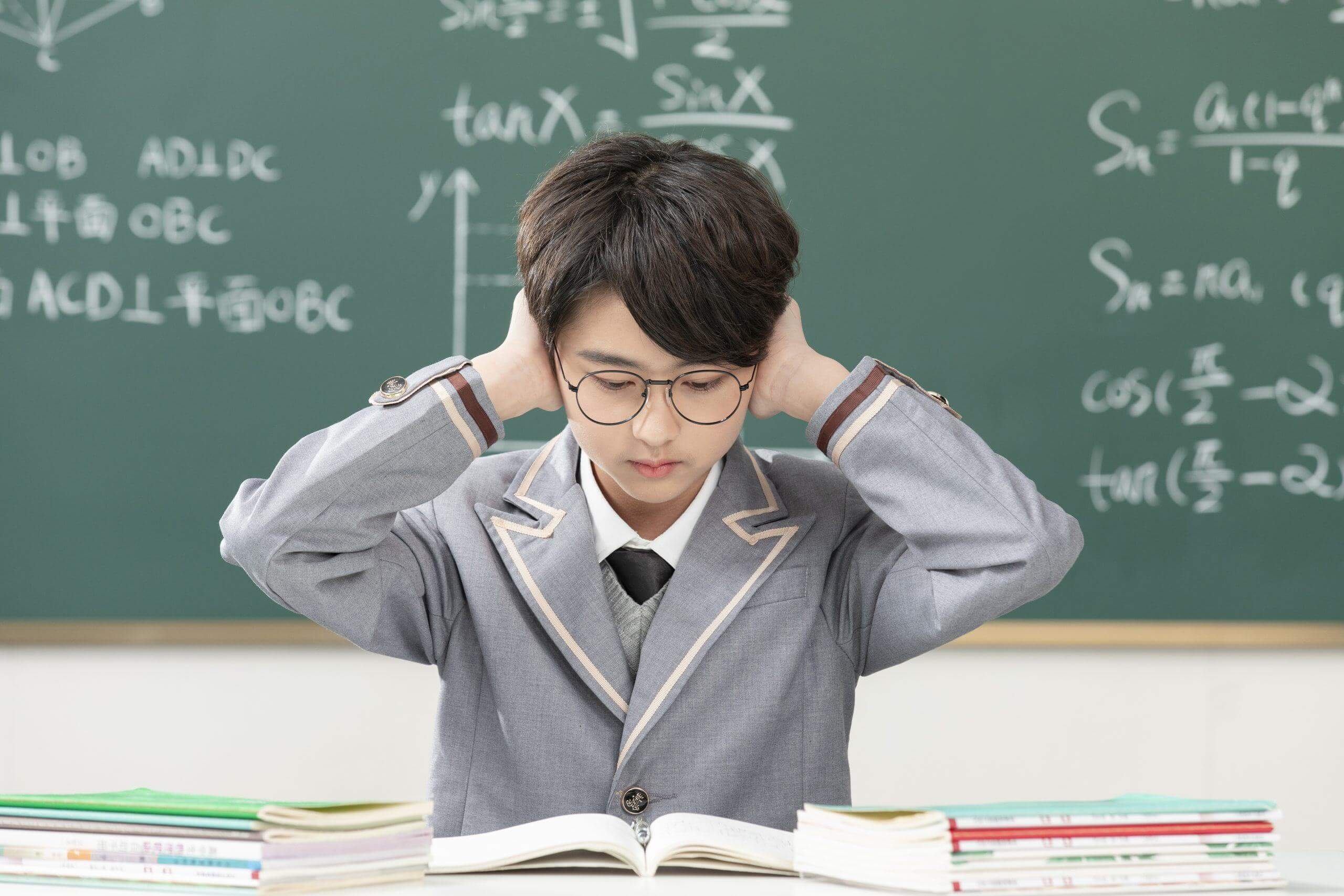 Áp lực học tập khiến con trầm cảm, liệu người lớn có quá khắt khe? 38 áp lực học tập